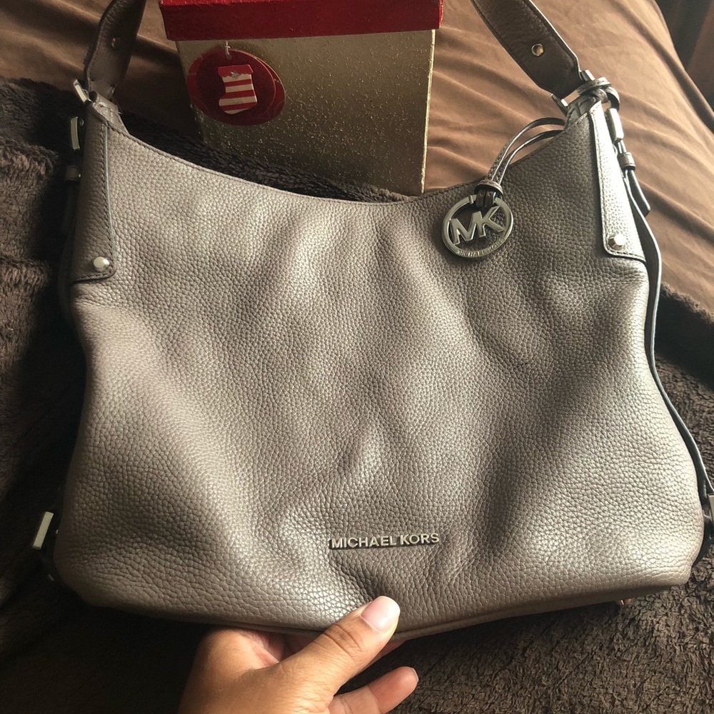 Michael kors grey purse 👜